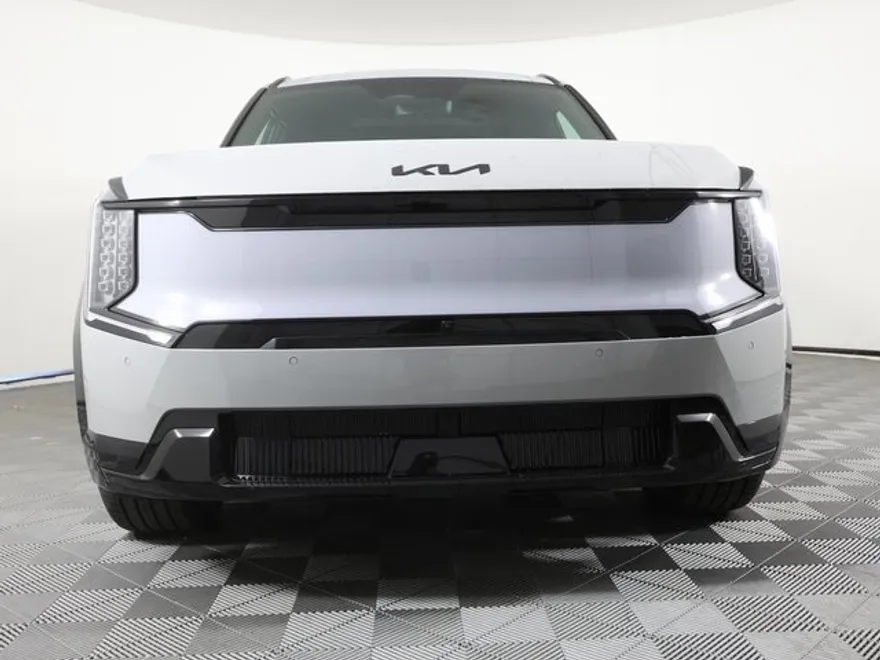 2026 Kia EV9 Land photo 1