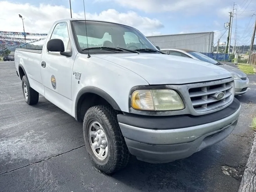 2002 Ford F-150 XL photo 1