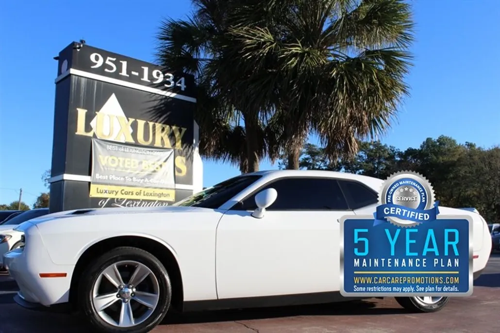 2019 Dodge Challenger SXT photo 1
