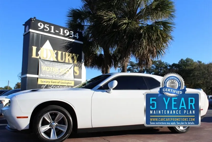 2019 Dodge Challenger SXT photo 1