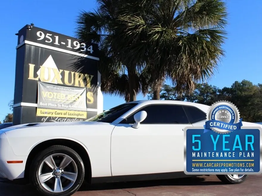 2019 Dodge Challenger SXT photo 1