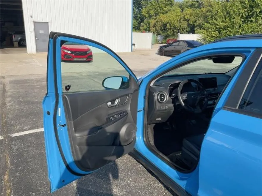 2022 Hyundai Kona Limited photo 1