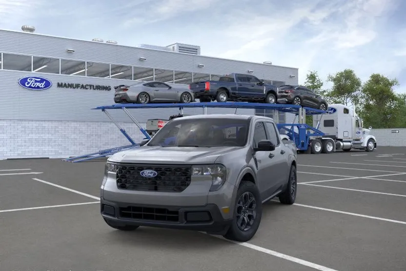 2025 Ford Maverick XLT photo 1
