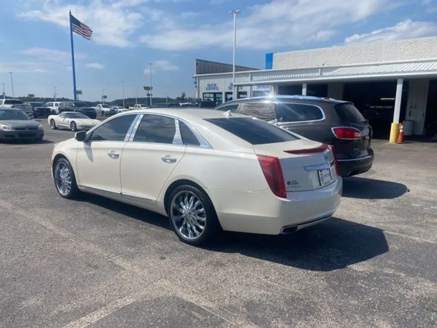 2013 Cadillac XTS Luxury photo 1