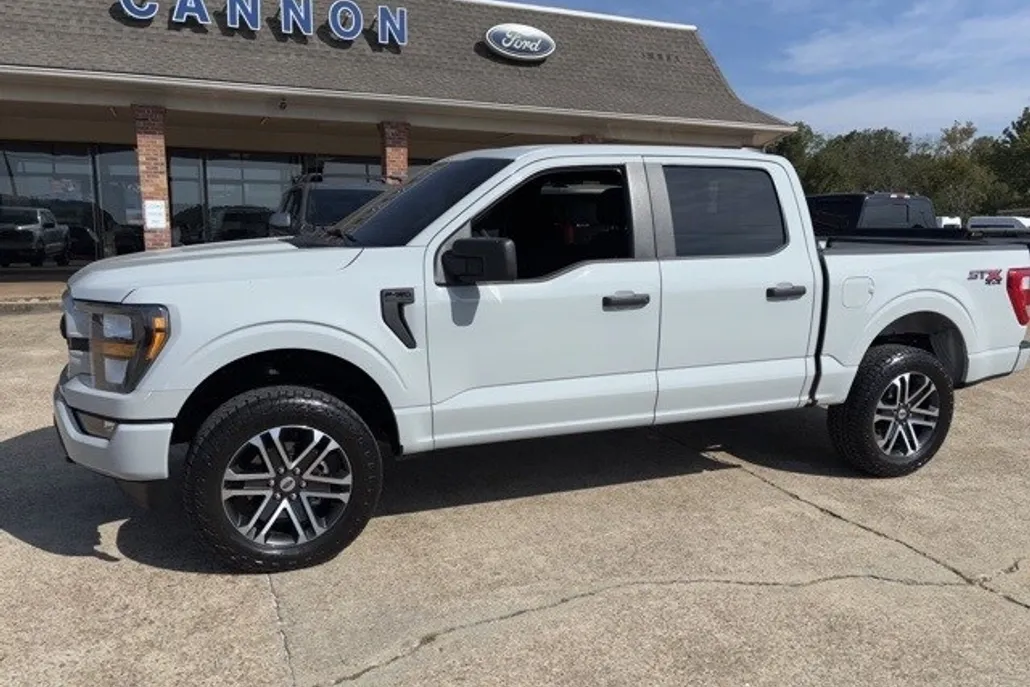 2023 Ford F-150 XL photo 1