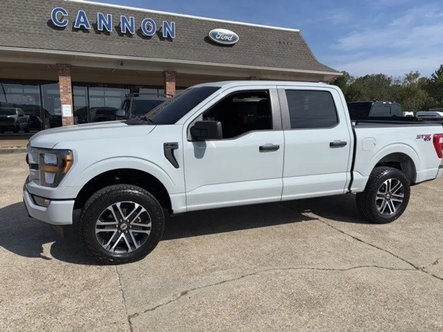 2023 Ford F-150 XL photo 1