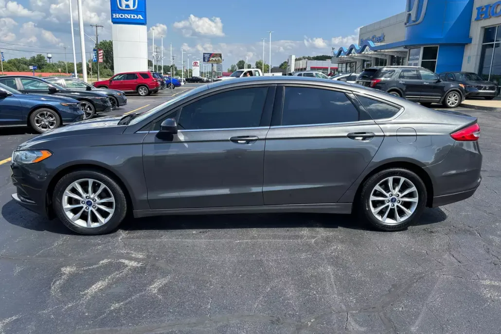 2017 Ford Fusion SE photo 1