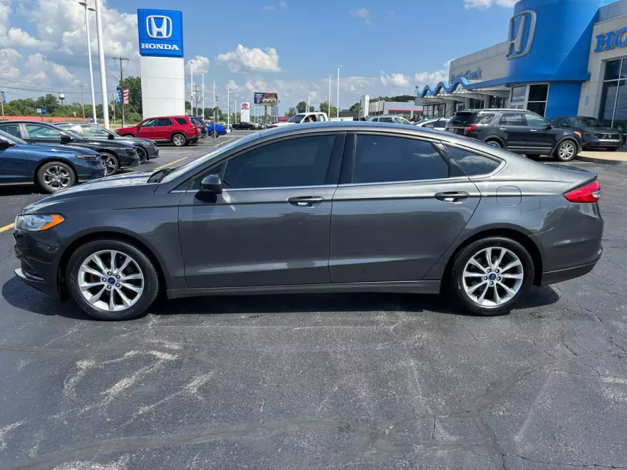 2017 Ford Fusion SE photo 1