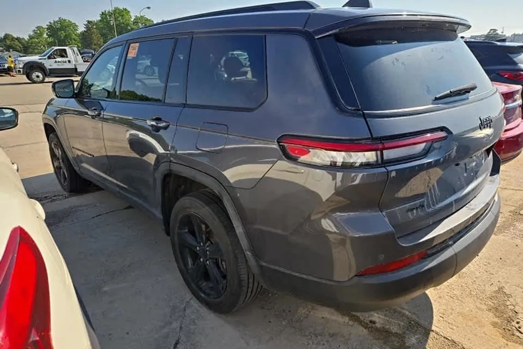 2023 Jeep Grand Cherokee Altitude photo 1
