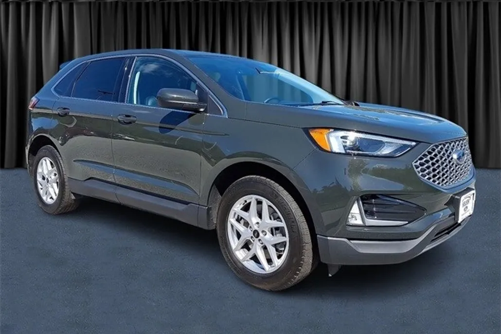 2023 Ford Edge SEL photo 1