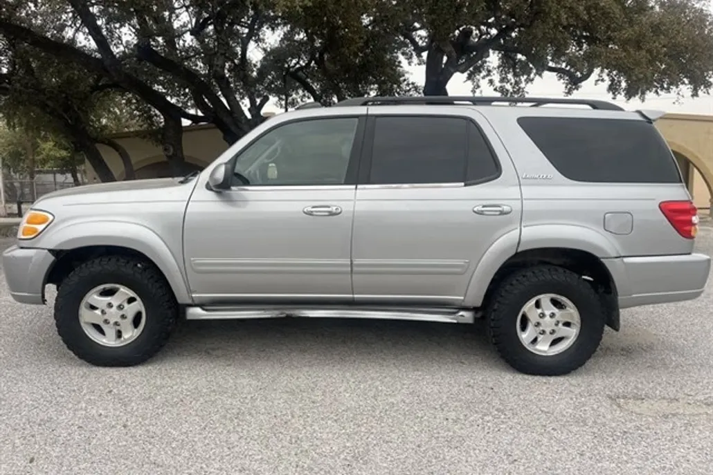 2001 Toyota Sequoia Limited photo 1