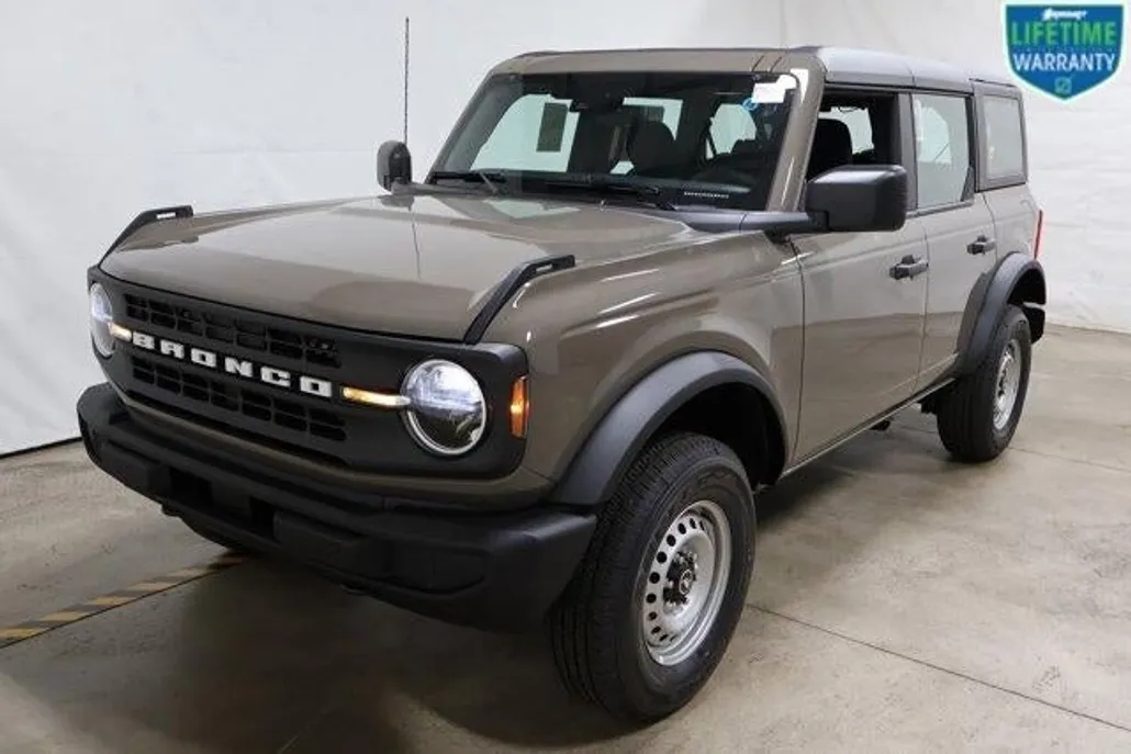 2025 Ford Bronco Base photo 1