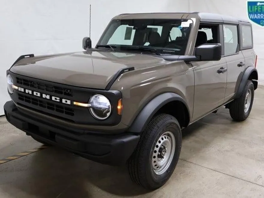2025 Ford Bronco Base photo 1