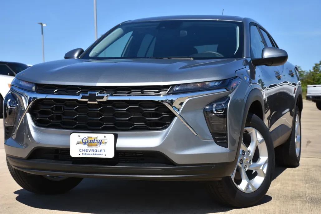 2025 Chevrolet Trax LS photo 1
