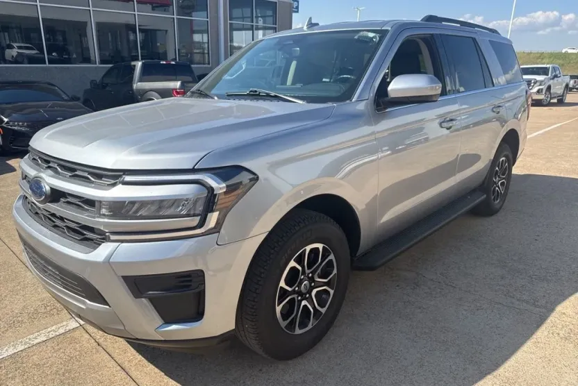 2024 Ford Expedition XLT photo 1