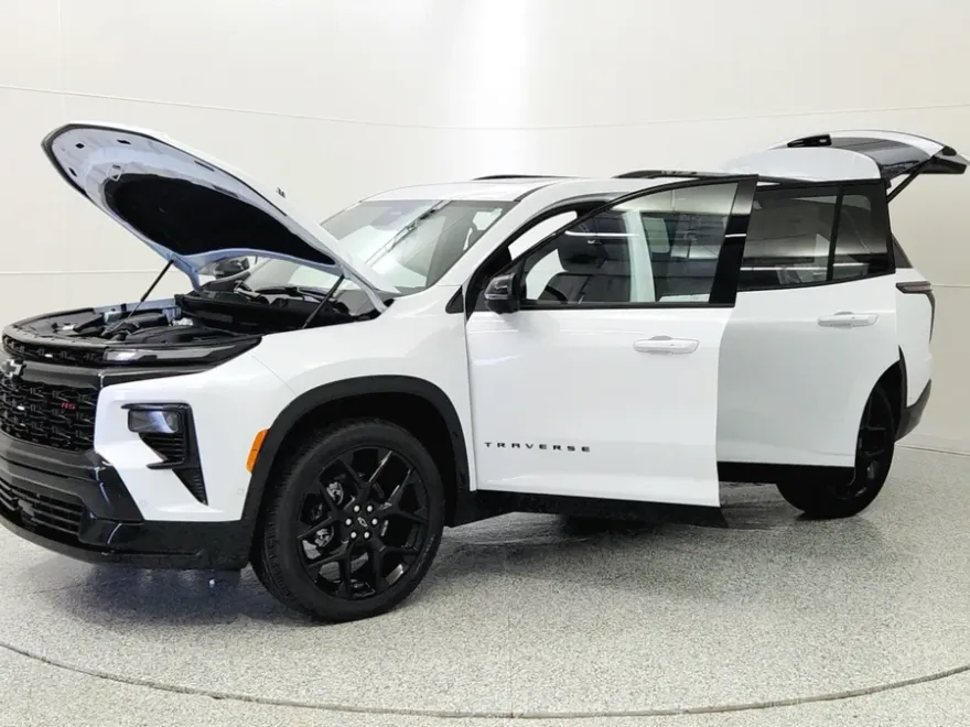 2026 Chevrolet Traverse RS photo 1