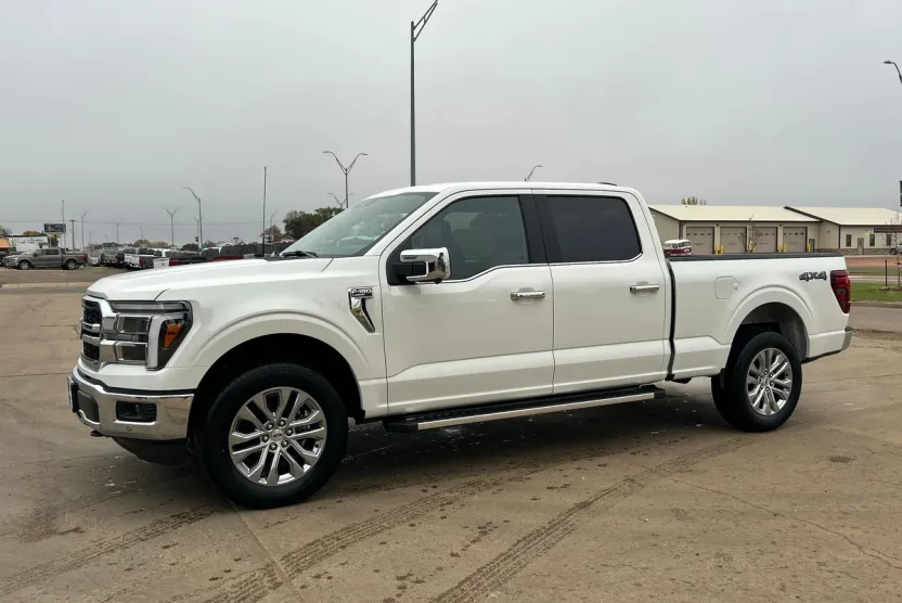 2025 Ford F-150 Lariat photo 1