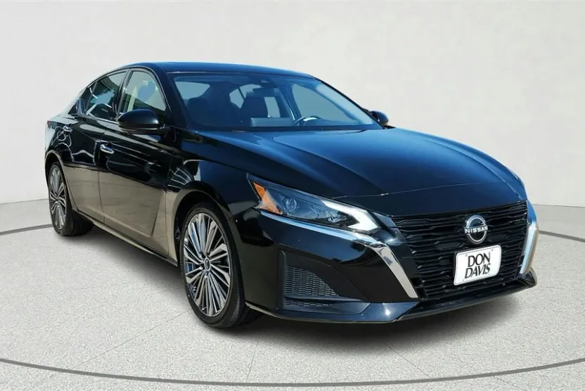 2023 Nissan Altima 2.5 SL photo 1