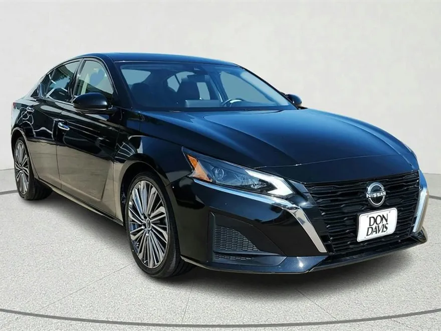 2023 Nissan Altima 2.5 SL photo 1