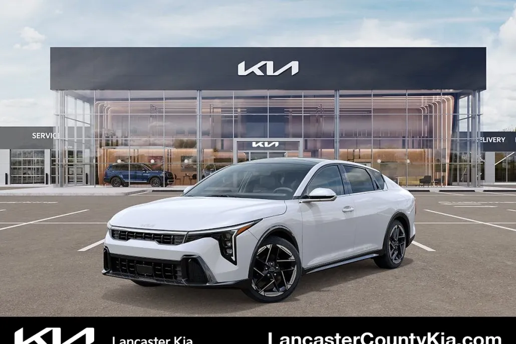 2025 Kia K4 GT-Line photo 1