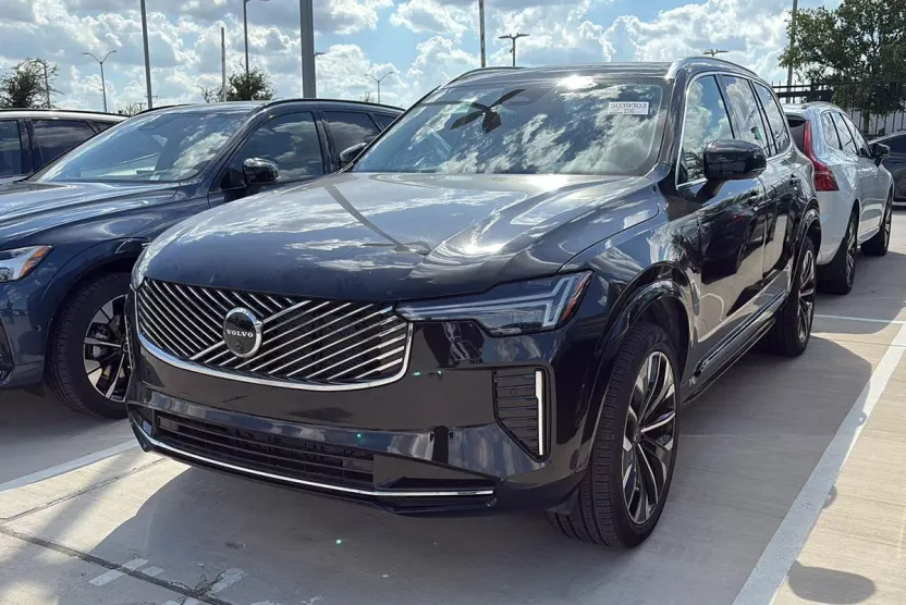 2025 Volvo XC90 Plus photo 1
