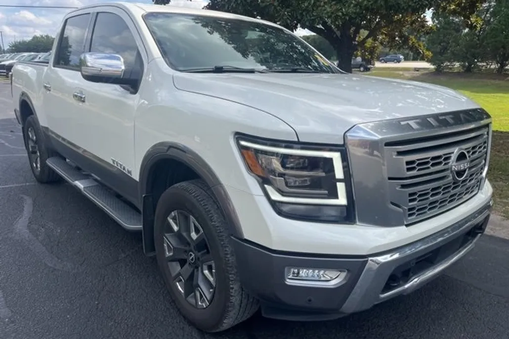 2023 Nissan Titan Platinum Reserve photo 1