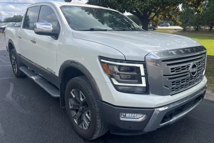 2023 Nissan Titan Platinum Reserve photo 1