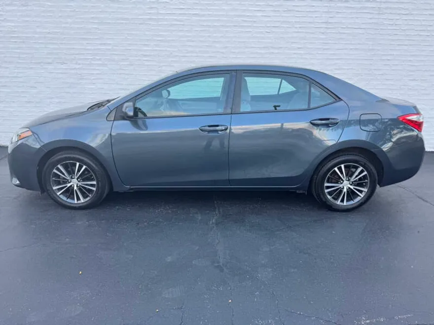 2016 Toyota Corolla LE Plus photo 1