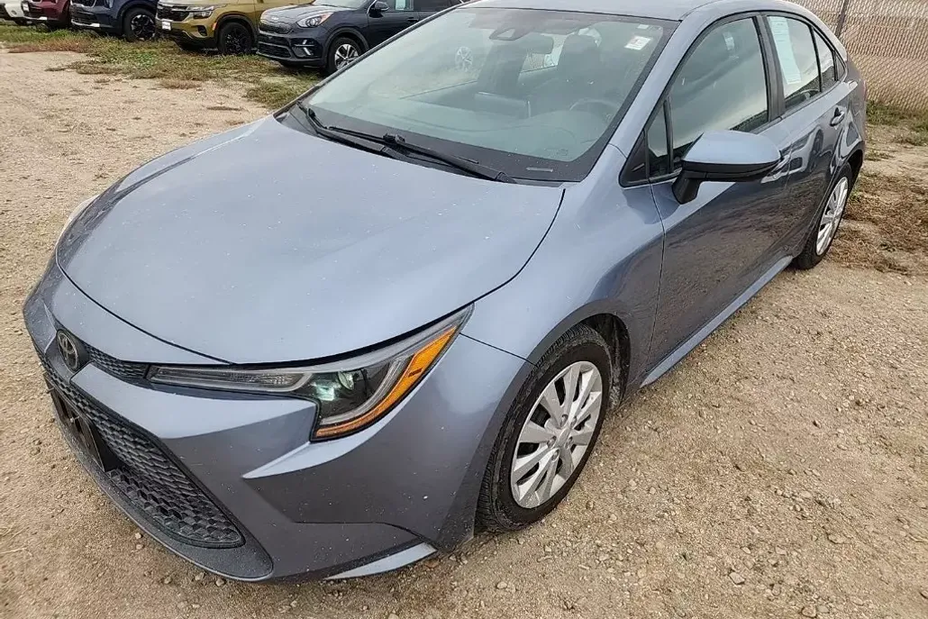 2021 Toyota Corolla LE photo 1