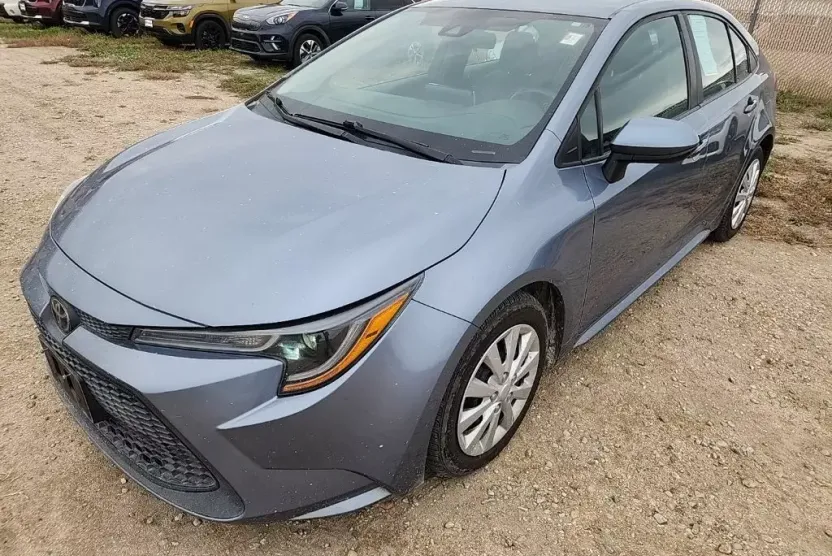 2021 Toyota Corolla LE photo 1
