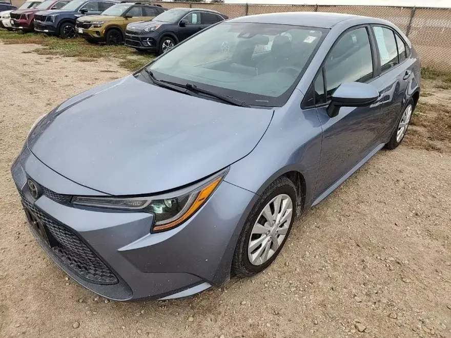2021 Toyota Corolla LE photo 1
