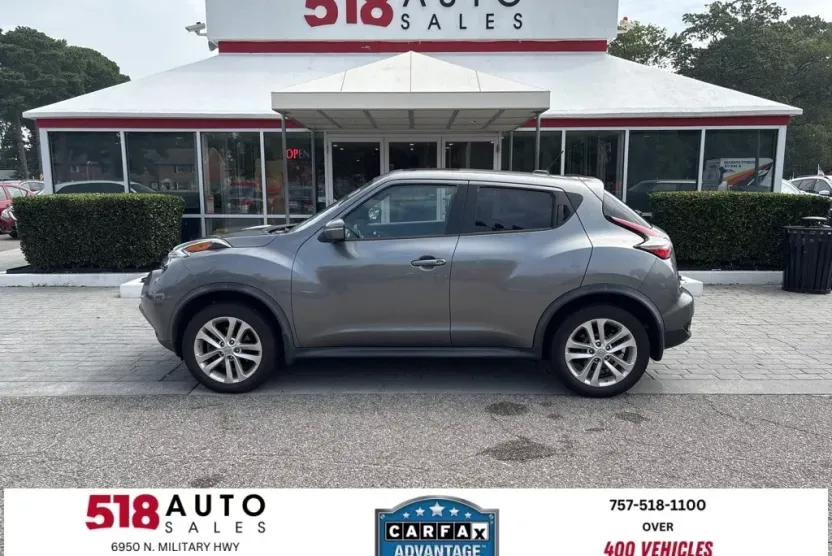 2015 Nissan Juke SV photo 1
