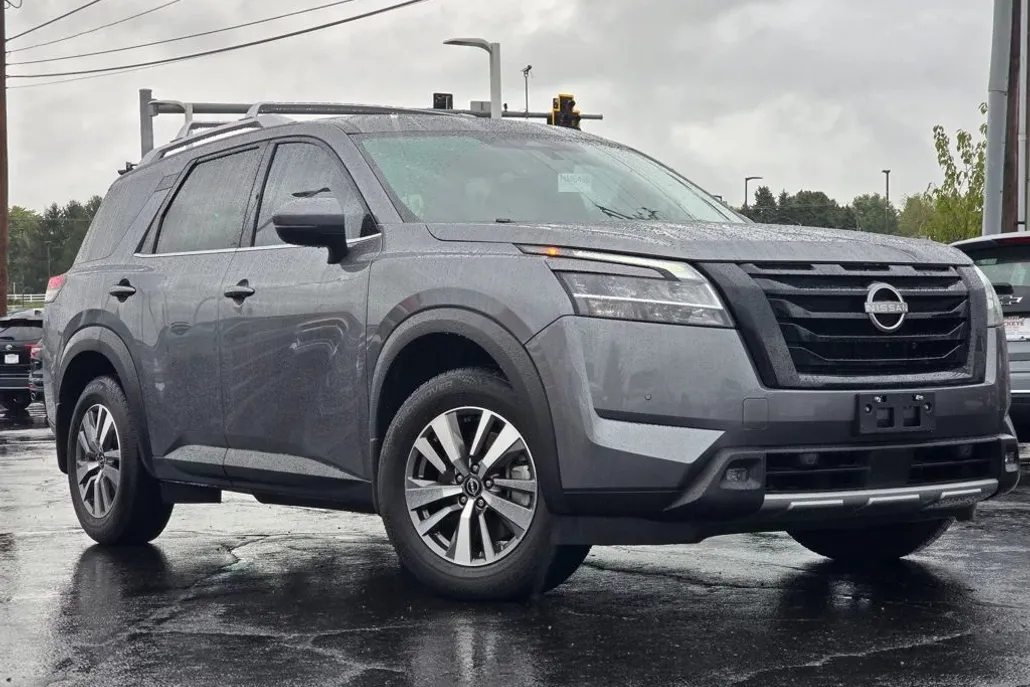 2023 Nissan Pathfinder SL photo 1