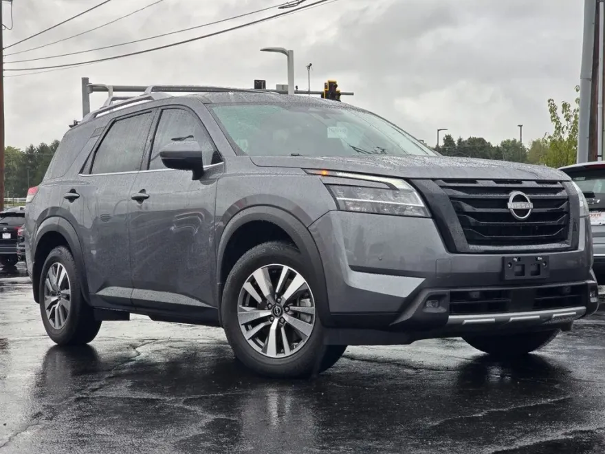 2023 Nissan Pathfinder SL photo 1