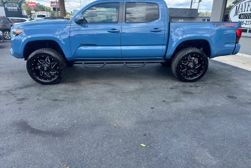 2019 Toyota Tacoma TRD Sport photo 1