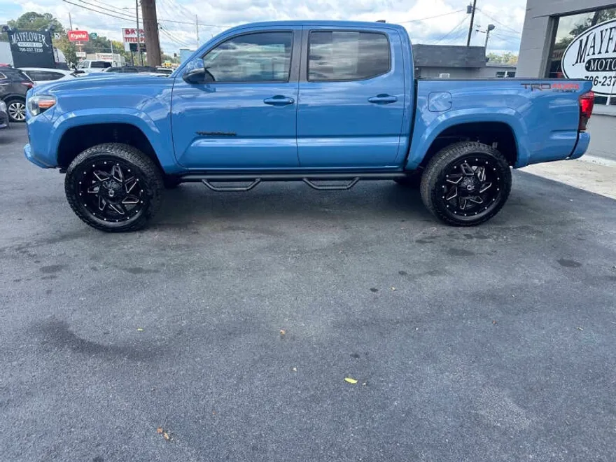 2019 Toyota Tacoma TRD Sport photo 1