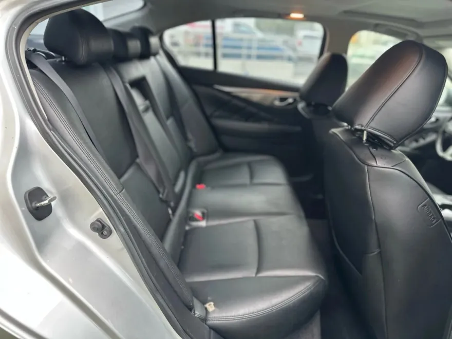 2015 Infiniti Q50 photo 7