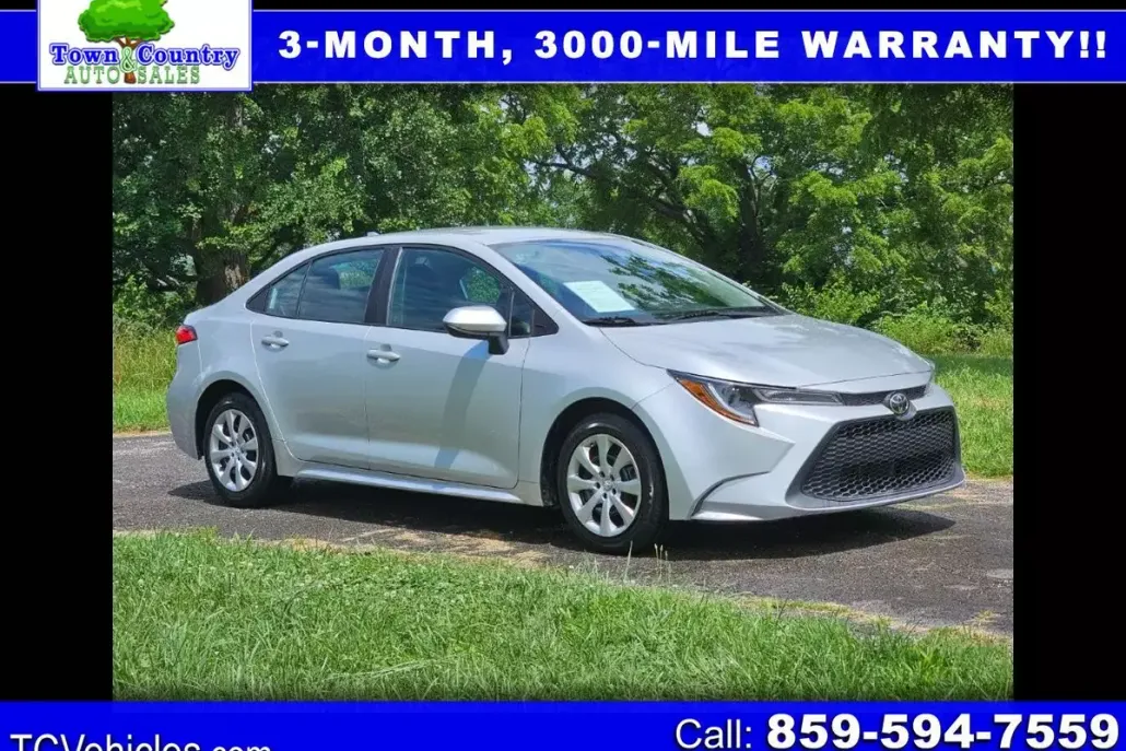 2021 Toyota Corolla LE photo 1