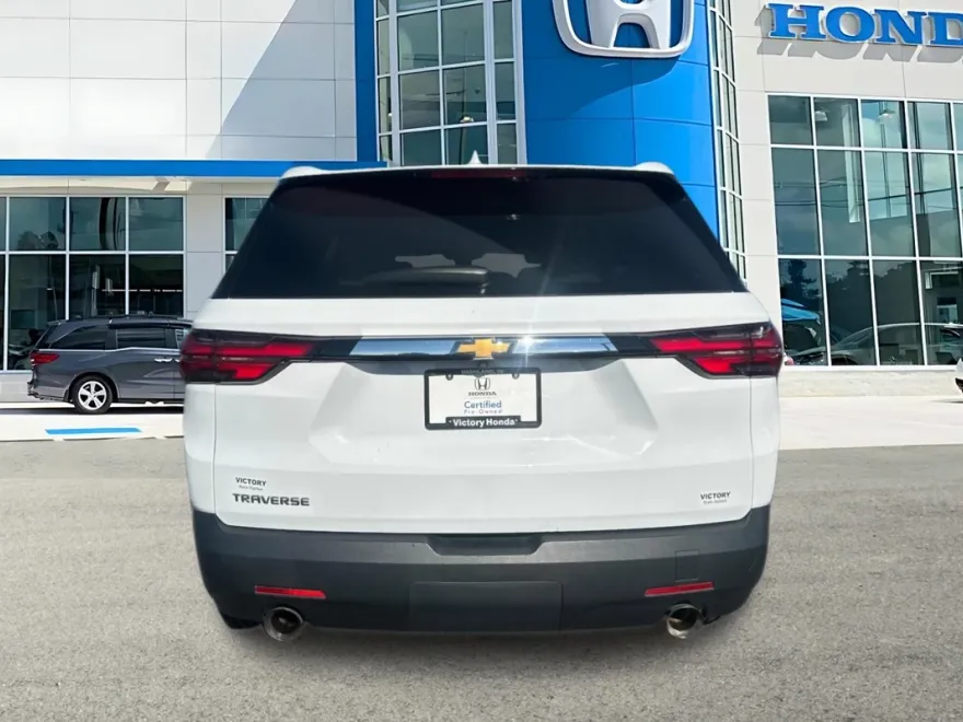 2022 Chevrolet Traverse LS photo 1