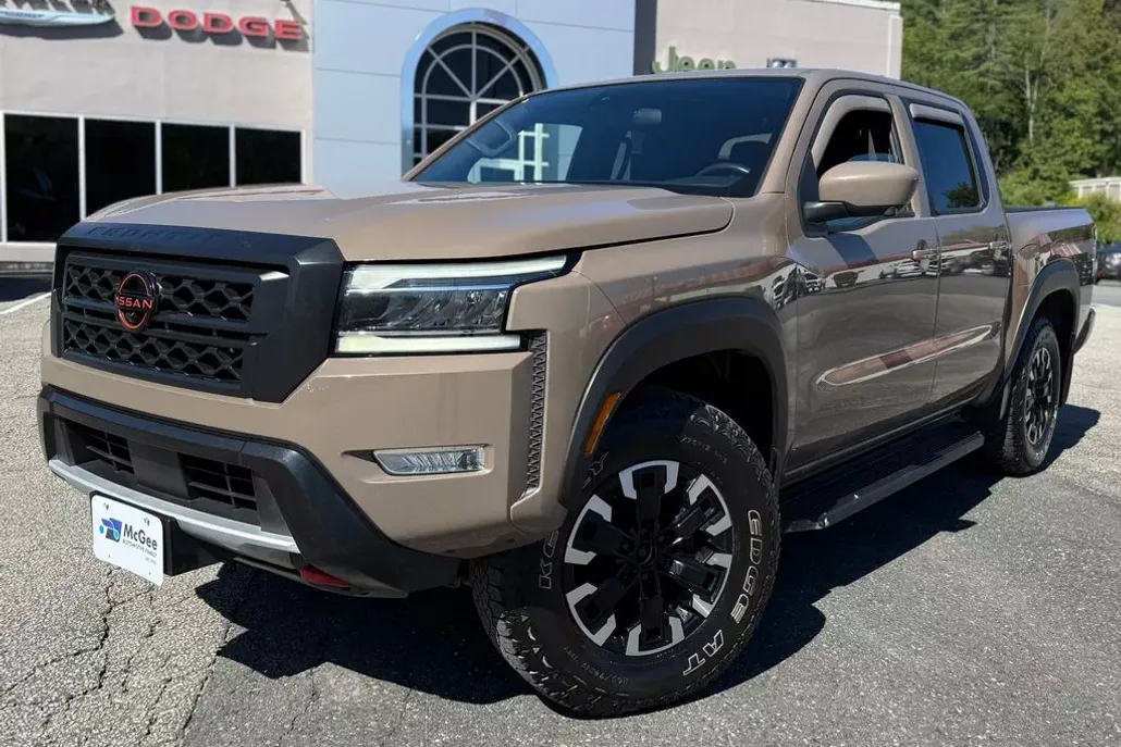 2022 Nissan Frontier PRO-4X photo 1