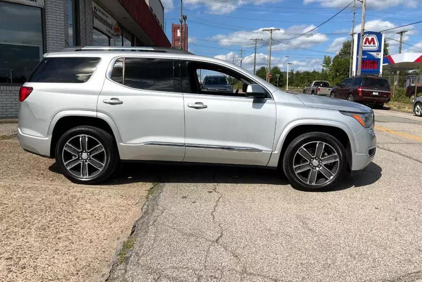 2019 Gmc Acadia Denali photo 1