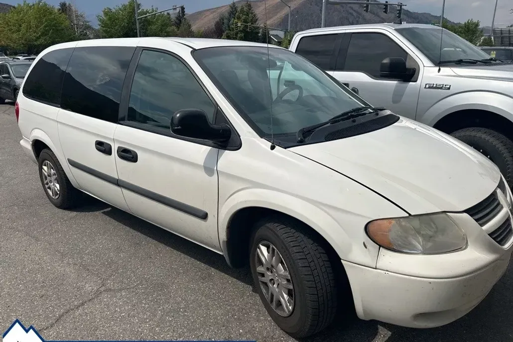 2005 Dodge Grand Caravan SE photo 1