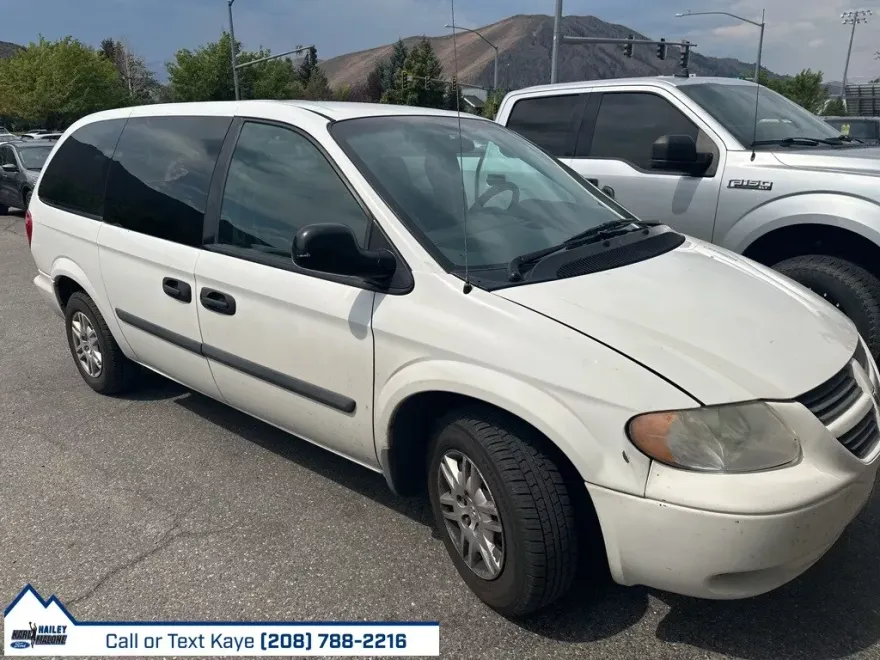 2005 Dodge Grand Caravan SE photo 1