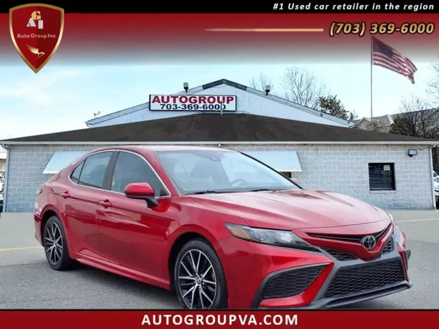 2021 Toyota Camry SE photo 1