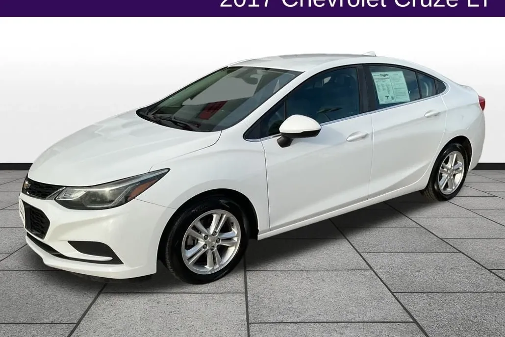 2017 Chevrolet Cruze LT photo 1