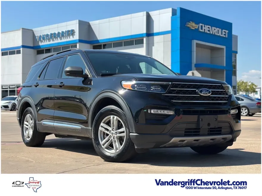 2021 Ford Explorer XLT photo 1