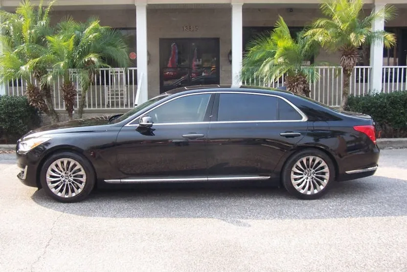2017 Genesis G90 3.3T Premium photo 1