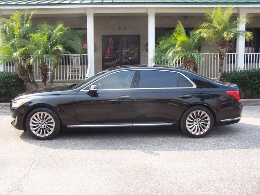 2017 Genesis G90 3.3T Premium photo 1