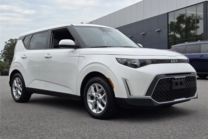 2024 Kia Soul LX photo 1