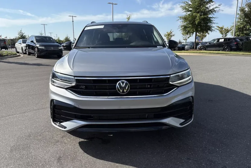 2024 Volkswagen Tiguan SE R-Line Black photo 1
